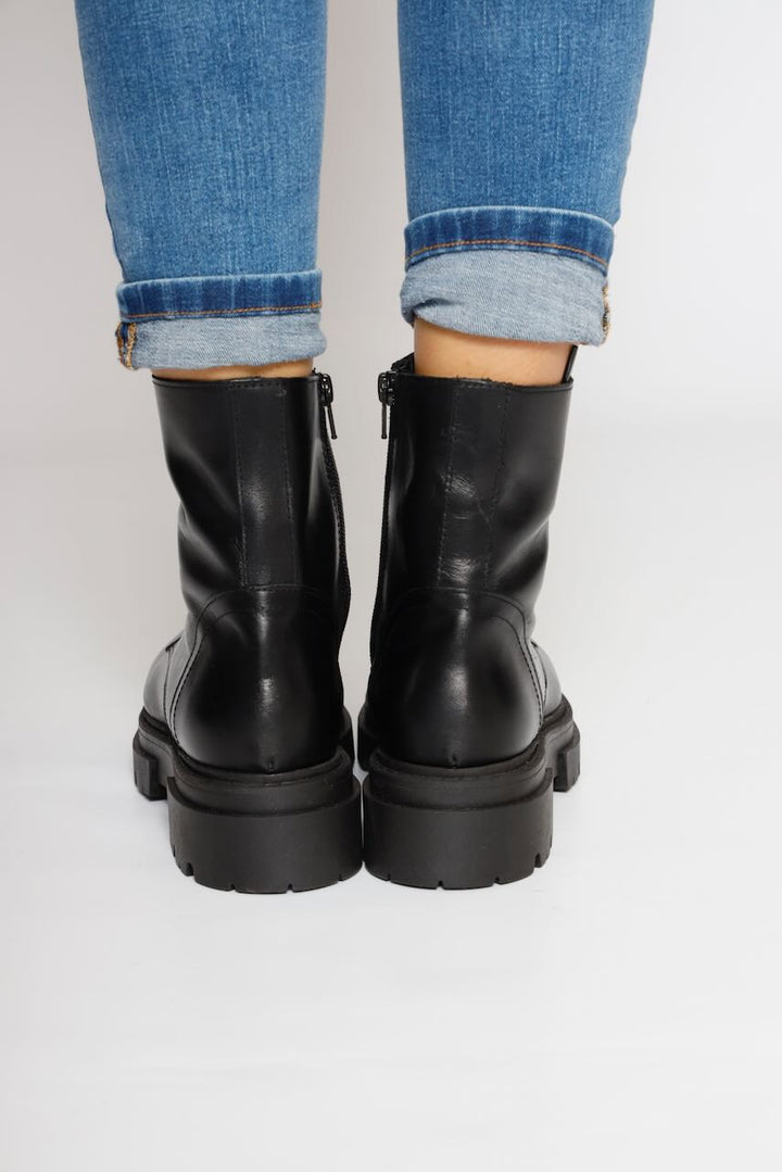 XS02-BLACK BOOT