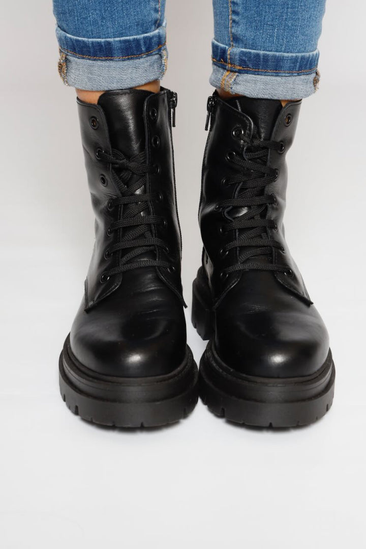 XS02-BLACK BOOT