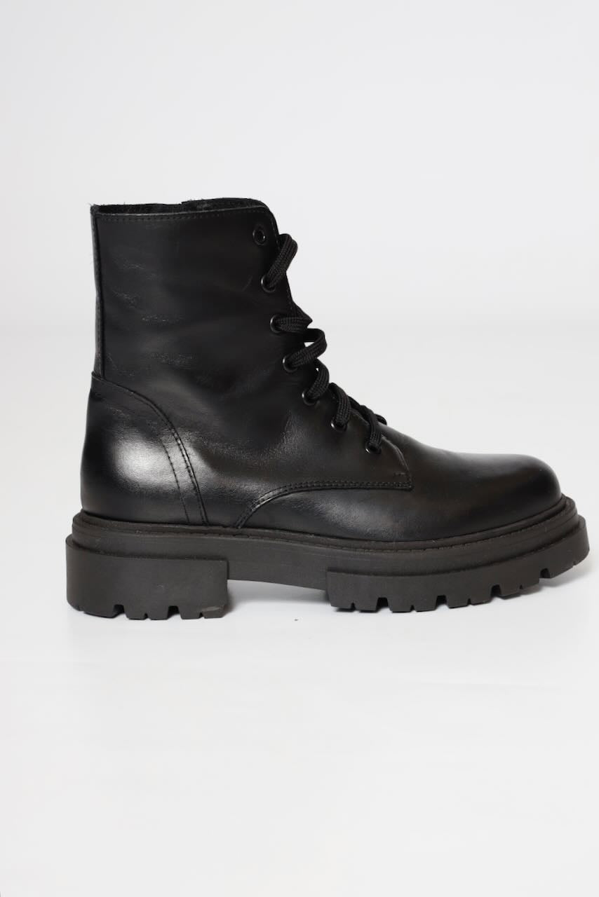 XS02-BLACK BOOT